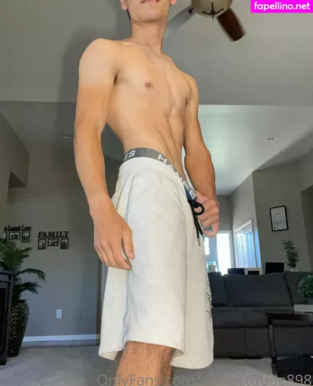 Coolestdude898 OnlyFans Thumbnail #NlkU39D5gs