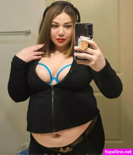 Couchqueenie OnlyFans Thumbnail #4MtQRyTu71