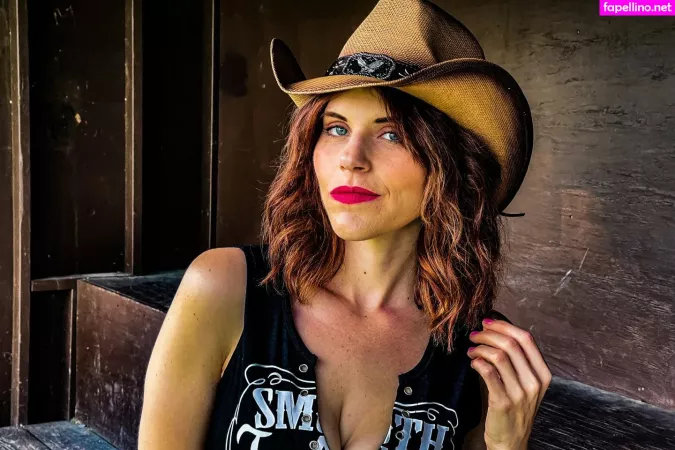 Country Christina OnlyFans Thumbnail #4e0NfehY0M