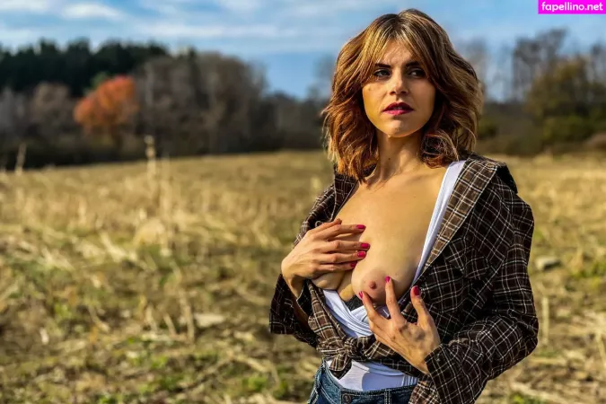 Country Christina OnlyFans Thumbnail #I7x0sAEeMX