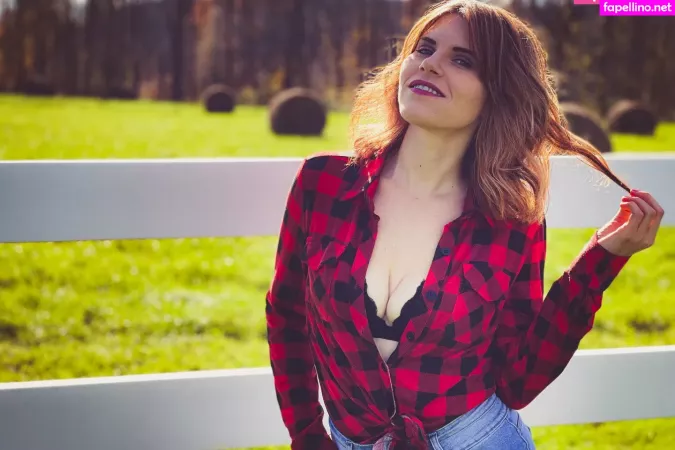 Country Christina OnlyFans Thumbnail #y6dCeszOf5