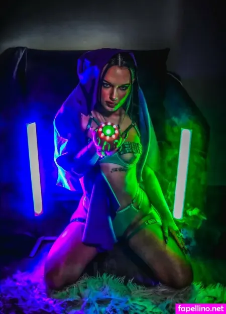 Courteneyboyes OnlyFans Thumbnail #7cZX9tsli5