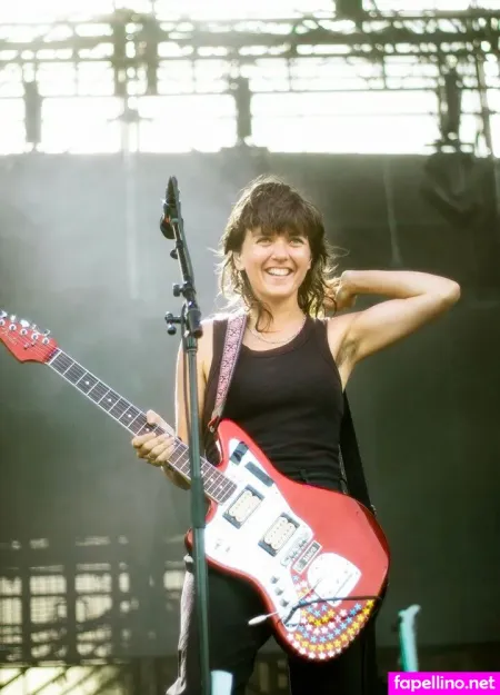 Courtney Barnett OnlyFans Thumbnail #2OjugJtIpF