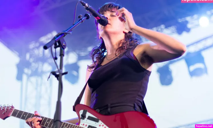 Courtney Barnett OnlyFans Thumbnail #4xIeXQiqO3