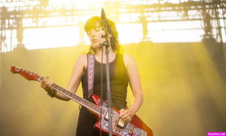 Courtney Barnett OnlyFans Thumbnail #8vw9kGYsey