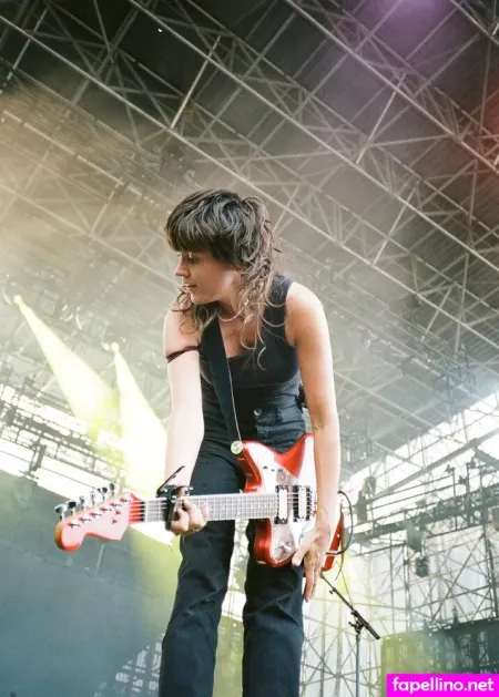 Courtney Barnett OnlyFans Thumbnail #BJ7Di6byL0