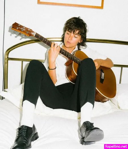 Courtney Barnett OnlyFans Thumbnail #juZaomXWx4