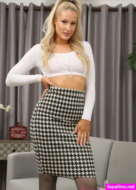 Courtney Fox OnlyFans Thumbnail #uOksE7KrHF