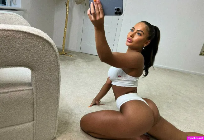 Courtney Hodgeson 2 OnlyFans Thumbnail #b7vF2PCFIf