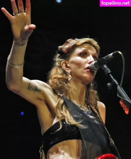 Courtney Love OnlyFans Thumbnail #leFX5k53Kr