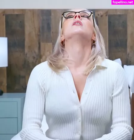 Courtney Miller OnlyFans Thumbnail #J2yi1MUAds