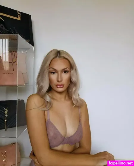 Courtneyfox OnlyFans Thumbnail #RzJCgmWT5A