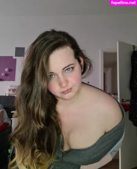 Crazy Curvy Melii OnlyFans Thumbnail #T07X2wJyzb