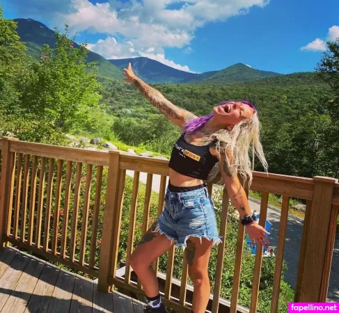 Creepypeachesx OnlyFans Thumbnail #0sHcxm8WN5