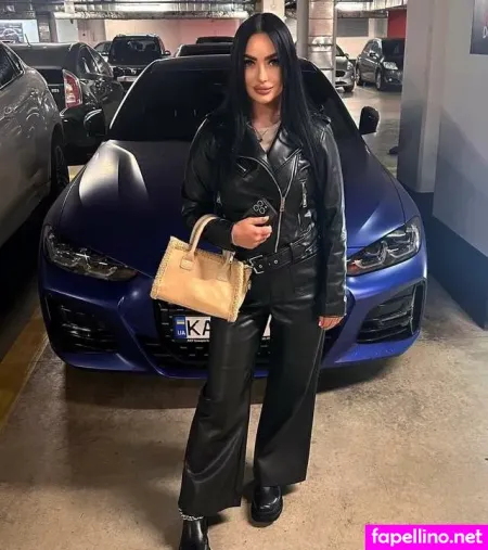 Crissbrunettevip OnlyFans Thumbnail #Foz5XpBJb8