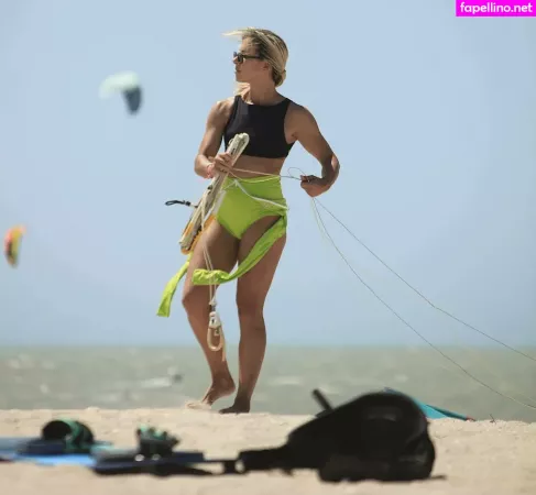 Cristiane Dias OnlyFans Thumbnail #dAMDHGS2zN