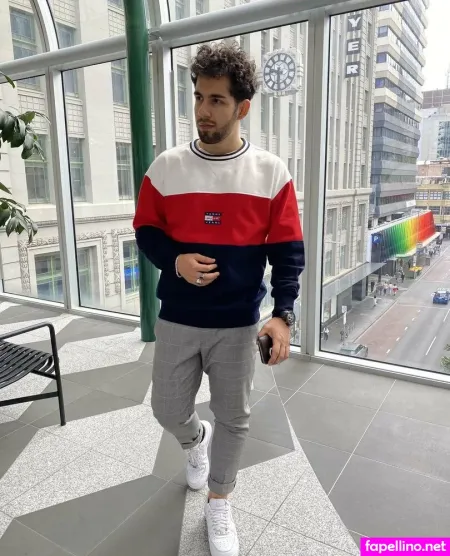 Curly Brown Hairdude OnlyFans Thumbnail #FniJ7vV399
