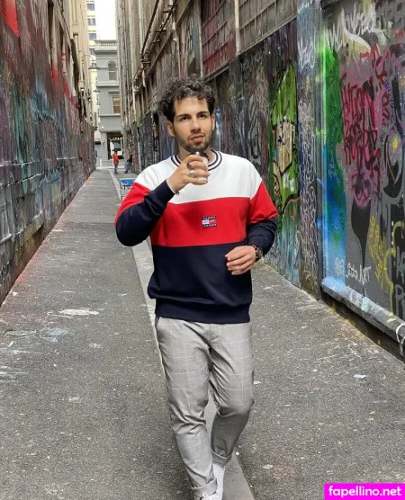 Curly Brown Hairdude OnlyFans Thumbnail #IvnmU5jm7D