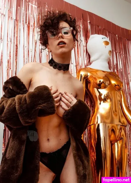 Curlywiktoria 4 OnlyFans Thumbnail #FeSmMmEWVX