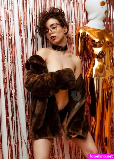 Curlywiktoria 4 Main Profile Photo