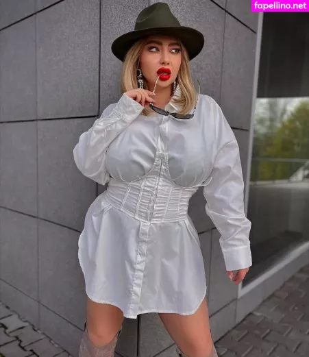 Curvy Model Kate OnlyFans Thumbnail #M2qMTtEot0