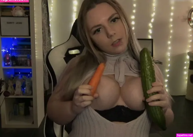 Curvyjessi OnlyFans Thumbnail #WyLrFcpkF0