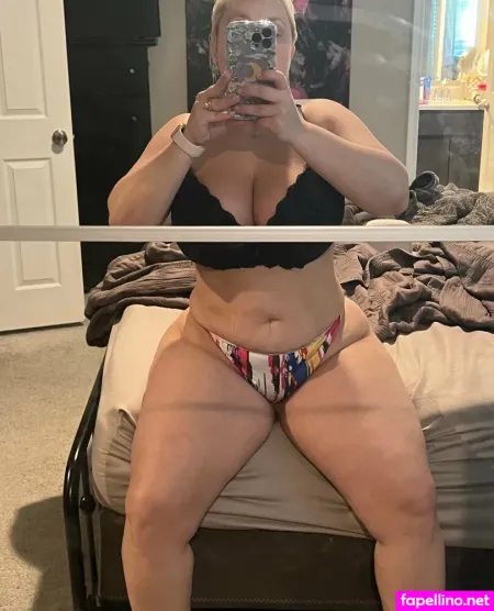 Curvymmonroefree OnlyFans Thumbnail #Xassy2mWl9