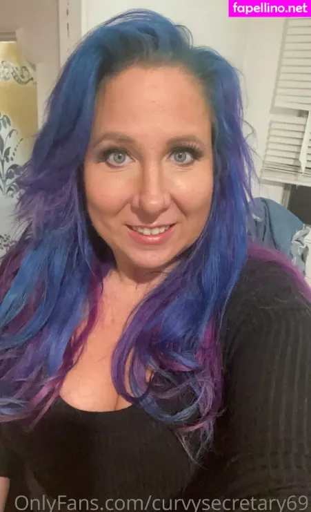 Curvysecretary69 OnlyFans Thumbnail #0yROj5SrSL