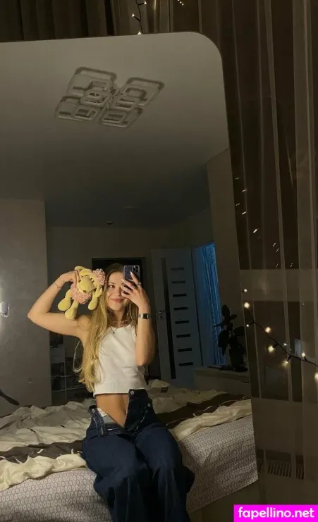 Cute Blonde Evy OnlyFans Thumbnail #rMXxnqEB8o