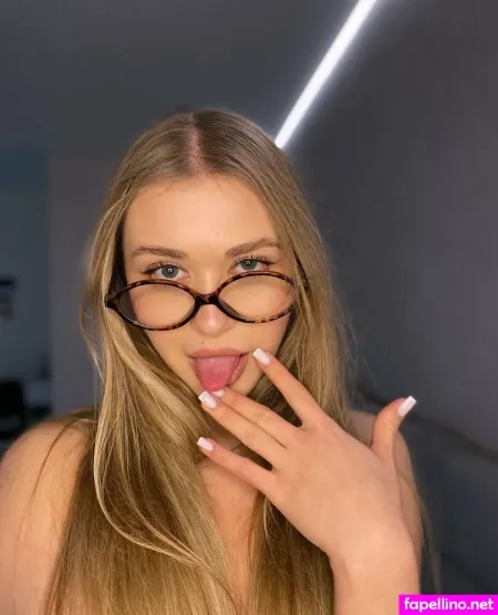 Cute Blonde Evy OnlyFans Thumbnail #sECRkt84Wm