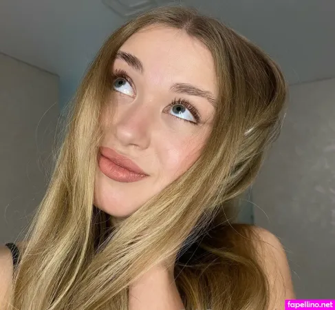 Cute Blonde Evy OnlyFans Thumbnail #sTxlTAWypF