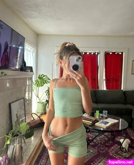 Cutesmartnudegirl OnlyFans Thumbnail #KIGc622lLs