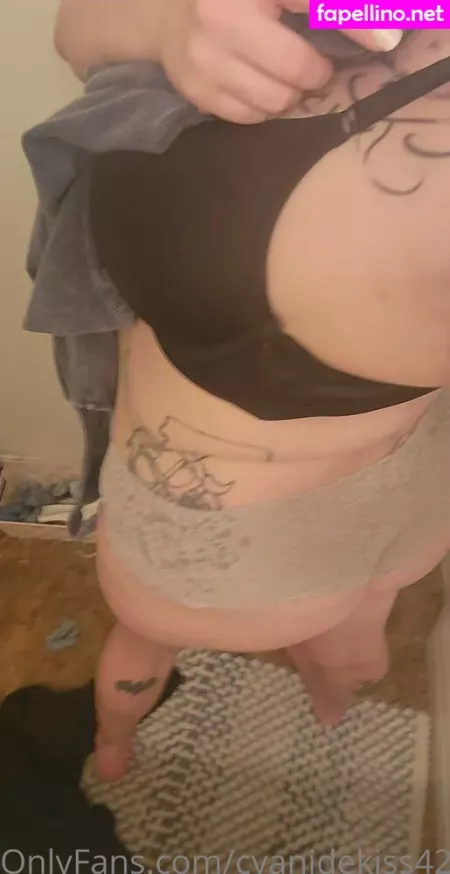 Cyanidekiss420 OnlyFans Thumbnail #DUI1WnxrY6