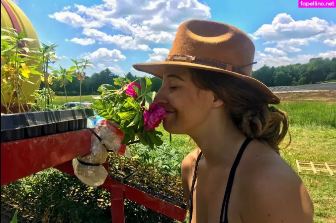 Danceincannabis OnlyFans Thumbnail #2ykvV1mwsY