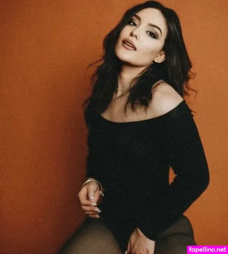 Danielaflores Main Profile Photo