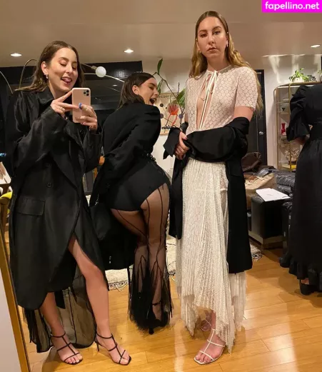 Danielle Haim OnlyFans Thumbnail #kLzEZ8MbI7