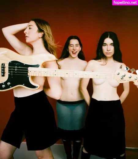 Danielle Haim OnlyFans Thumbnail #vF2pL1QJHL