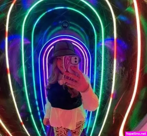 Danielle Smith OnlyFans Thumbnail #zmOSlwMDLX