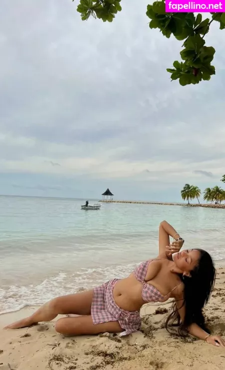 Daphne Blunt OnlyFans Thumbnail #GUIT33yICv