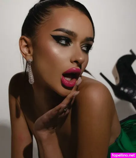 Dari Vladymyrova OnlyFans Thumbnail #VLwNWfwlL9