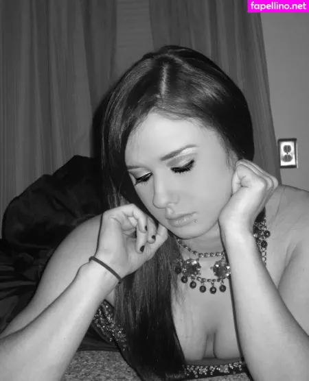 Daria Thibault OnlyFans Thumbnail #7mraW0NGYl