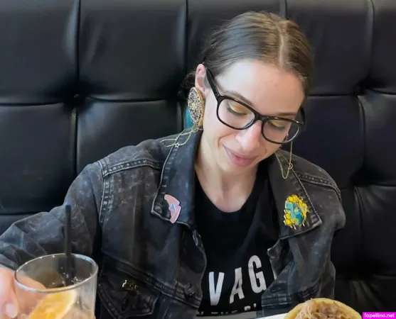 Darlingshea OnlyFans Thumbnail #osiDNtC7sp