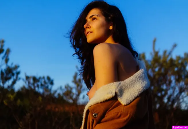 Dasha Darbandi OnlyFans Thumbnail #lBhvksm4mI
