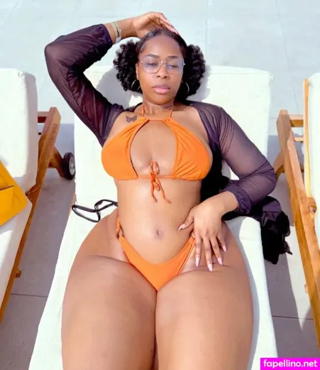 Deborah Olawovin Mizsthicknesz OnlyFans Thumbnail #Q2HzyhaIWK