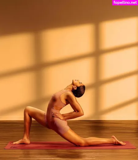 Deepika Padukone OnlyFans Thumbnail #01jm2dd6TM