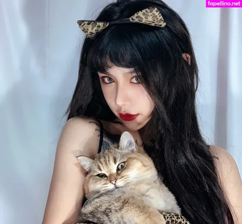 Deer White OnlyFans Thumbnail #skpw3xXkcP