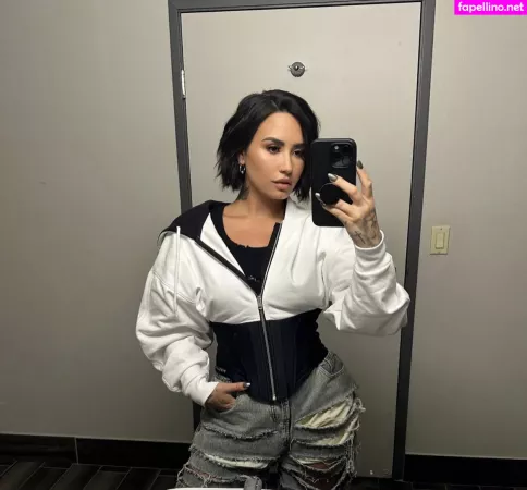 Demi Lovato 1 OnlyFans Thumbnail #cljPEopOOb