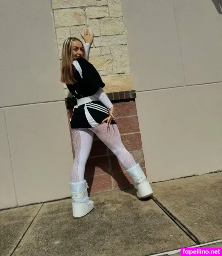 Des Suzanne 1 OnlyFans Thumbnail #2SfoYyLxdY