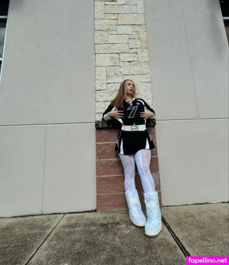Des Suzanne 1 OnlyFans Thumbnail #9lX3Csax8n