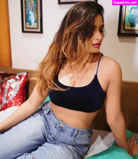 Desi Nri OnlyFans Thumbnail #6rotusEJjH